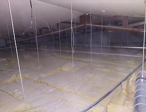 Zateplení stropu bytového domu pomocí foukané izolace